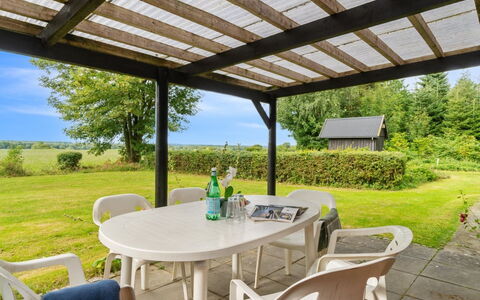 Thana - 8Km from the Sea: Huis, Huis, Deur, Dak, Verblijf, Landgoed, Tuin, Schaduw, Siding, Werf