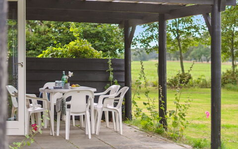 Thana - 8Km from the Sea: Huis, Huis, Deur, Dak, Verblijf, Landgoed, Tuin, Schaduw, Siding, Werf