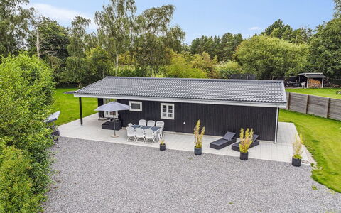 Merilin - 300M from the Sea: Dak, Huis, Deur, Verblijf, Schaduw, Siding, Werf, Landgoed, Backyard