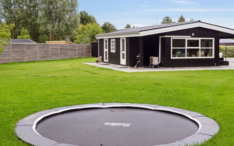 Merilin - 300M from the Sea: Dak, Huis, Deur, Verblijf, Schaduw, Siding, Werf, Landgoed, Backyard