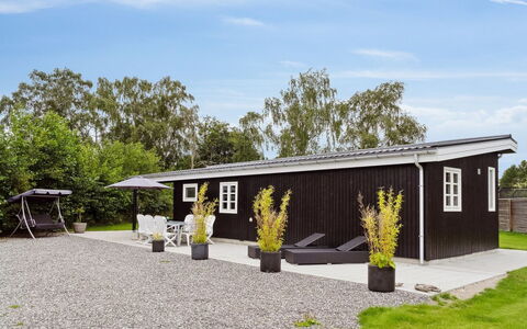 Merilin - 300M from the Sea: Dak, Huis, Deur, Verblijf, Schaduw, Siding, Werf, Landgoed, Backyard