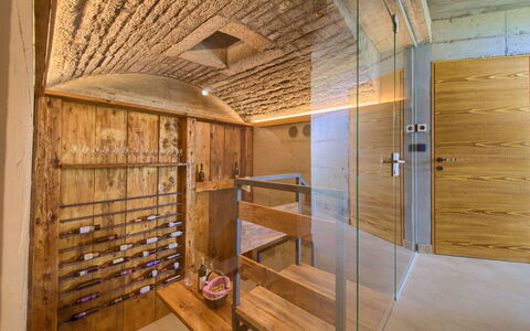 Jerini Estate: Fabriek, Meubilair, Gebouw, Tafel, Blad, Natuur, Architectuur, Interieur Ontwerp, Boom, Buitenmeubels
