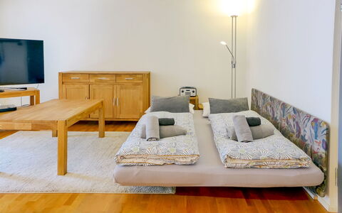 Orya: Meubilair, Eigendom, Tafel, Gebouw, Comfort, Hout, Interieur Ontwerp, Huis, Verdieping, Flooring