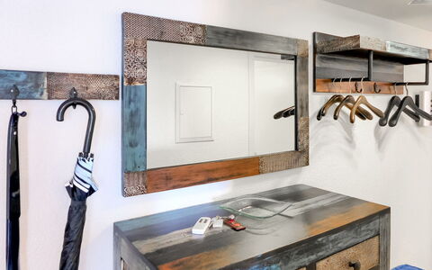 Orya: Cabinetry, Eigendom, Gebouw, Hout, Countertop, Interieur Ontwerp, Keuken, Verdieping, Flooring