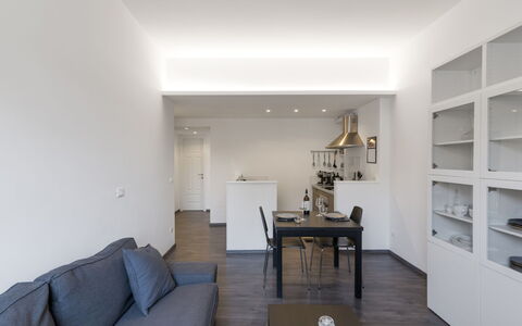 Pratolina: Bankstel, Meubilair, Tafel, Hout, Interieur Ontwerp, Comfort, Gebouw, Plank, Flooring, Verdieping