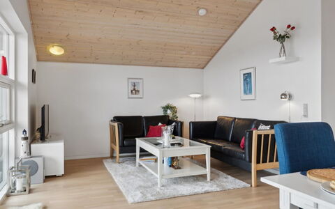 Yvette - 150M from the Sea: Meubilair, Interieur Ontwerp, Flooring, Hout, Bankstel, Plafond, Woonkamer, Kamer, Verdieping, Tafel
