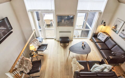 Thyra - 700M from the Sea: Meubilair, Interieur Ontwerp, Flooring, Bankstel, Verdieping, Hout, Woonkamer, Plafond, Houten Vloer, Appartement