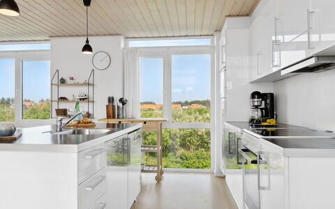 Thyra - 700M from the Sea: Keuken, Countertop, Toestel Van De Keuken, Flooring, Hout, Meubilair, Major Appliance, Interieur Ontwerp, Cabinetry, Verdieping