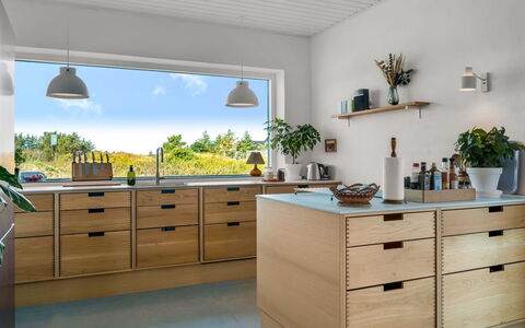 Yakari - 1Km from the Sea: Hout, Cabinetry, Keuken, Meubilair, Flooring, Countertop, Lade, Verdieping, Toestel Van De Keuken, Kast