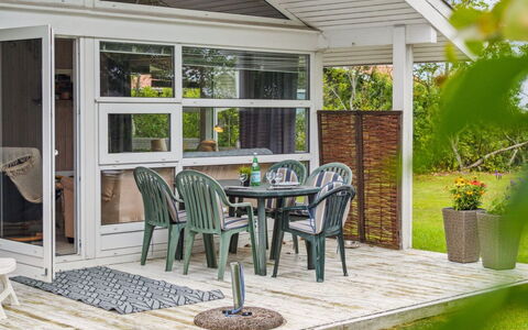 Akseline - 300M from the Sea: Hout, Huis, Veranda, Dek, Hardwood, Dak, Beits, Houten Vloer, Eco Hotel