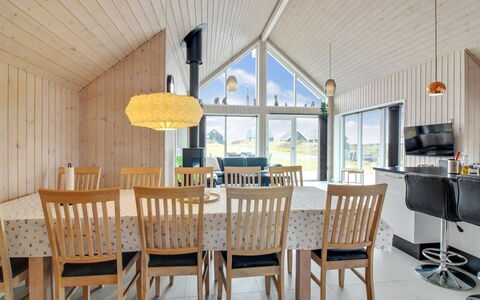 Othinkarl - 100M from the Sea: Dak, Huis, Deur, Verblijf, Schaduw, Siding, Werf, Landgoed, Backyard