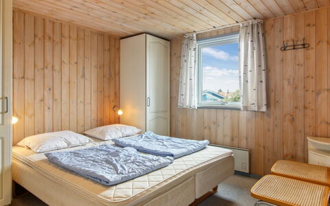 Dorit - 100M from the Sea: Plafond, Flooring, Interieur Ontwerp, Verdieping, Samengesteld Materiaal, Meubilair, Toevlucht, Hotel, Ontwerp, Daylighting