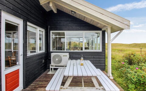 Dorit - 100M from the Sea: Plafond, Flooring, Interieur Ontwerp, Verdieping, Samengesteld Materiaal, Meubilair, Toevlucht, Hotel, Ontwerp, Daylighting
