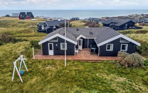 Dorit - 100M from the Sea: Plafond, Flooring, Interieur Ontwerp, Verdieping, Samengesteld Materiaal, Meubilair, Toevlucht, Hotel, Ontwerp, Daylighting