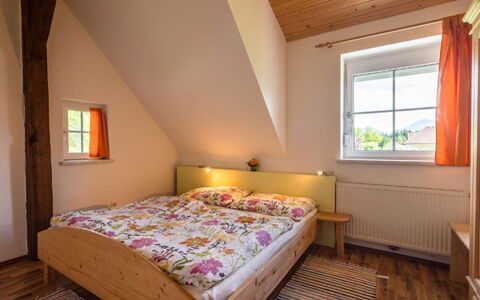 Rosental: Meubilair, Venster, Comfort, Gebouw, Bed Frame, Hout, Interieur Ontwerp, Bed, Flooring
