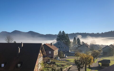 Grand-Rue 143: Lucht, Wolk, Berg, Gebouw, Fabriek, Hoogland, Natuurlijk Landschap, Huis, Boom, Atmosferisch Fenomeen