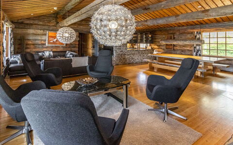 Villihanhi: Hout, Plafond, Interieur Ontwerp, Woonkamer, Flooring, Lichte Inrichting, Verdieping, Kroonluchter, Bankstel, Hardwood