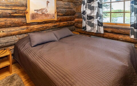 Villihanhi: Hout, Slaapkamer, Verdieping, Flooring, Bed, Beits, Bedding, Laken, Plafond, Hardwood