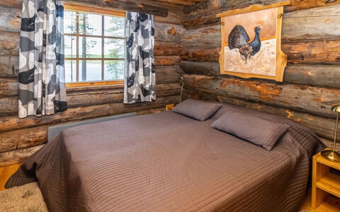 Villihanhi: Hout, Verdieping, Slaapkamer, Blokhut, Plafond, Beits, Hardwood, Bedding, Bed, Laken