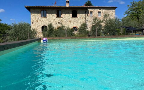 Alice - Podere Ribatti - Casole D'elsa, Toscana: Water, Gebouw, Lucht, Fabriek, Zwembad, Natuur, Boom, Vrije Tijd, Huis, Wolk