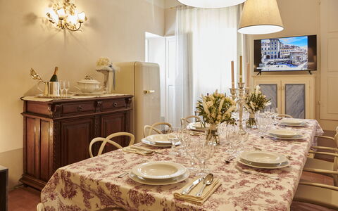 Casa Ada e Sabo: Tafel, Meubilair, Eigendom, Stoel, Cabinetry, Tableware, Decoratie, Verlichting, Interieur Ontwerp, Lade