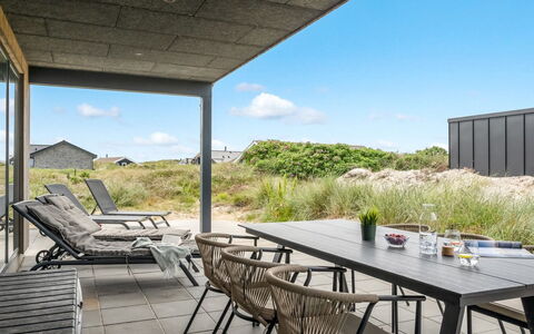 Waldar - from the Sea: Dak, Huis, Huis, Verblijf, Deur, Siding, Dek, Veranda, Plank, Hardwood