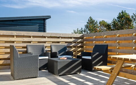 Blaguna - 600M from the Sea: Plafond, Flooring, Interieur Ontwerp, Verdieping, Samengesteld Materiaal, Meubilair, Toevlucht, Hotel, Ontwerp, Daylighting