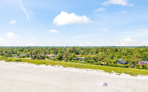 Rother - 50M from the Sea: Dak, Huis, Deur, Verblijf, Schaduw, Siding, Werf, Landgoed, Backyard