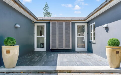 Rother - 50M from the Sea: Dak, Huis, Deur, Verblijf, Schaduw, Siding, Werf, Landgoed, Backyard