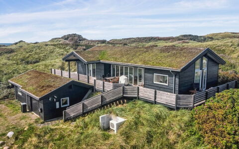 Gebko - 150M from the Sea: Dak, Huis, Deur, Verblijf, Schaduw, Siding, Werf, Landgoed, Backyard