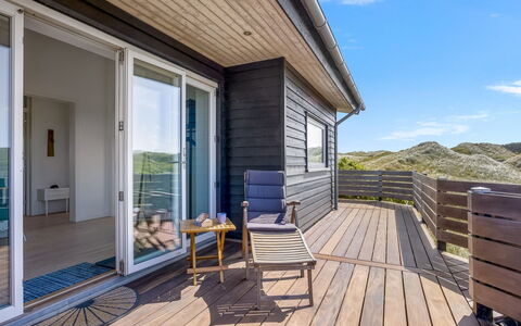 Gebko - 150M from the Sea: Dak, Huis, Deur, Verblijf, Schaduw, Siding, Werf, Landgoed, Backyard