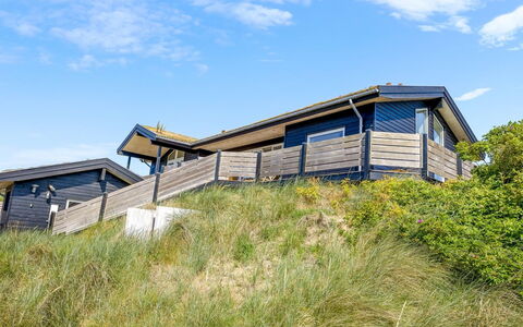Gebko - 150M from the Sea: Dak, Huis, Deur, Verblijf, Schaduw, Siding, Werf, Landgoed, Backyard