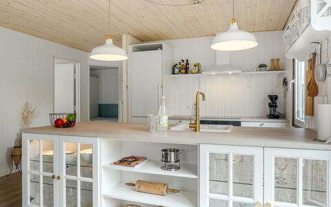 Neea - 280M from the Sea: Hout, Huis, Veranda, Dek, Hardwood, Dak, Beits, Houten Vloer, Eco Hotel