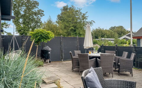 Neea - 280M from the Sea: Hout, Huis, Veranda, Dek, Hardwood, Dak, Beits, Houten Vloer, Eco Hotel