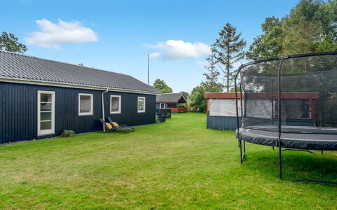 Neea - 280M from the Sea: Hout, Huis, Veranda, Dek, Hardwood, Dak, Beits, Houten Vloer, Eco Hotel