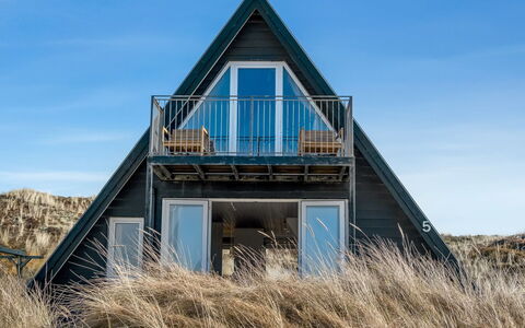 Pauli - 350M from the Sea: Dak, Huis, Huis, Verblijf, Deur, Siding, Dek, Veranda, Plank, Hardwood