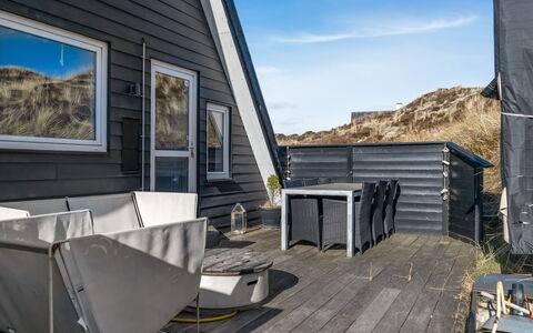 Pauli - 350M from the Sea: Dak, Huis, Huis, Verblijf, Deur, Siding, Dek, Veranda, Plank, Hardwood