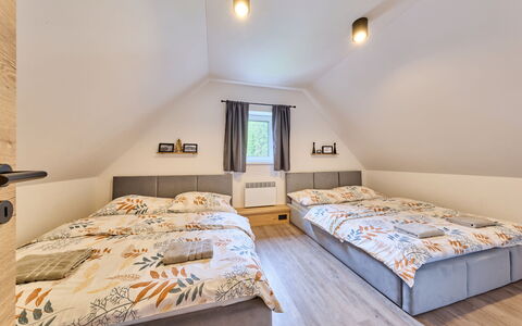 Muhu: Hout, Slaapkamer, Bed, Interieur Ontwerp, Huis, Verdieping, Bedding, Kamer, Bed Frame, Laken