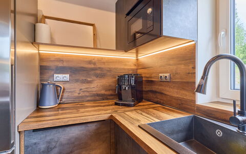 Muhu: Hout, Countertop, Flooring, Keuken, Interieur Ontwerp, Cabinetry, Loodgieterswerkinrichting, Kraan, Verdieping, Toestel Van De Keuken