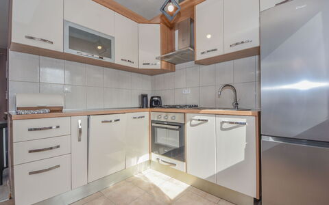 4All: Cabinetry, Countertop, Eigendom, Gebouw, Gootsteen, Fornuis, Toestel Van De Keuken, Wastafel, Huishoudapparatuur, Keuken