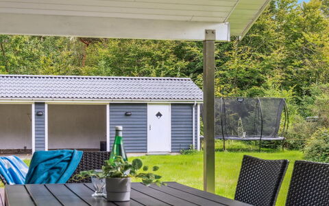 Gisl - 1.3Km from the Sea: Meubilair, Interieur Ontwerp, Flooring, Hout, Verdieping, Plafond, Houten Vloer, Stoel, Tafel, Verlichting