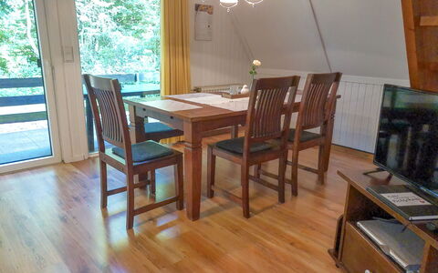 Marie: Tafel, Eigendom, Meubilair, Stoel, Hout, Interieur Ontwerp, Flooring, Venster, Cabinetry, Verdieping