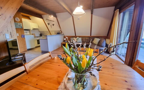 Marie: Fabriek, Meubilair, Bloem, Bloempot, Tafel, Gebouw, Hout, Interieur Ontwerp, Kamerplant, Venster