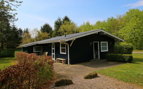Aki - 30Km from the Sea: Gras, Huis, Dak, Huis, Verblijf, Woongebied, Deur, Siding, Gazon, Landgoed