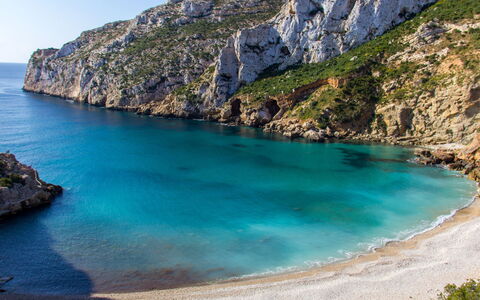 Jávea 106: Water, Lucht, Berg, Azure, Natuurlijk Landschap, Kust En Oceanic Landvormen, Waterloop, Terrein, Bergachtig Landvormen, Fabriek
