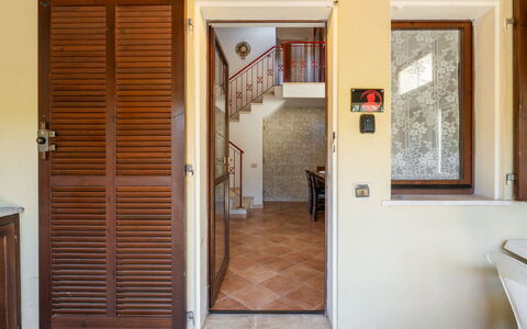 Villasimius 683: Eigendom, Gebouw, Deur, Fotolijst, Hout, Huis, Verdieping, Flooring, Home Deur
