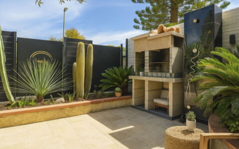 Villasimius 683: Struik, Tuin, Landscaping, Bloempot, Eco Hotel, Kamerplant, Schaduw, Binnenplaats, Backyard