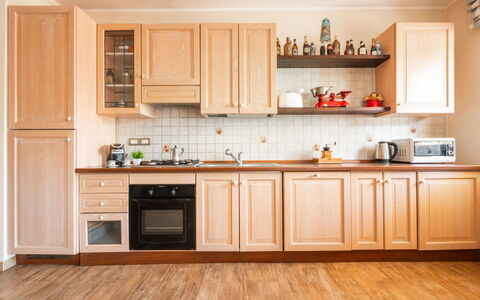 Rifugio a Tisiddu: Bruin, Cabinetry, Countertop, Eigendom, Keuken, Fornuis, Hout, Huishoudapparatuur, Toestel Van De Keuken, Flooring