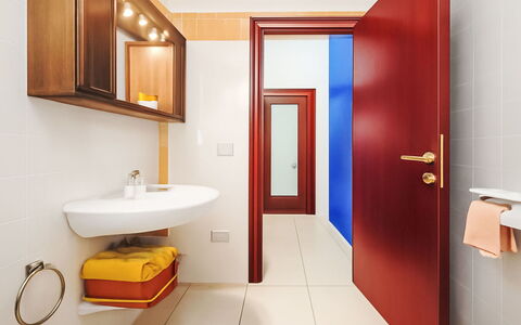 L'Oasi della Gatta Panciona: Flooring, Hout, Interieur Ontwerp, Verdieping, Plafond, Kamer, Deur, Loodgieterswerkinrichting, Badkamer, Appartement