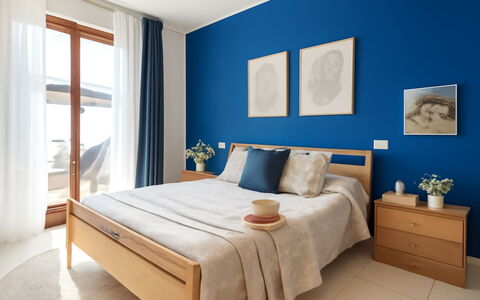 L'Oasi della Gatta Panciona: Blauw, Meubilair, Bed, Slaapkamer, Hout, Interieur Ontwerp, Verdieping, Flooring, Textiel, Linens
